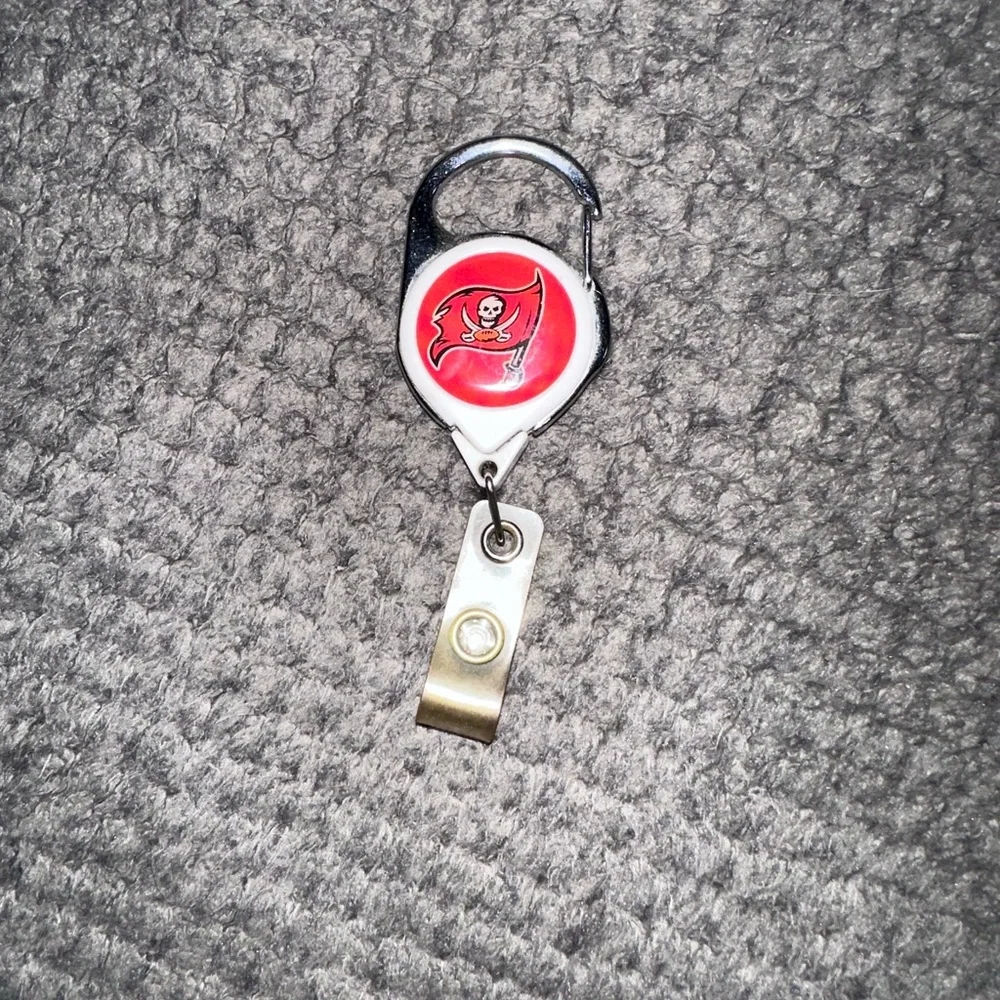 Tampa Bay Buccaneers Premium Retractable Badge Holder